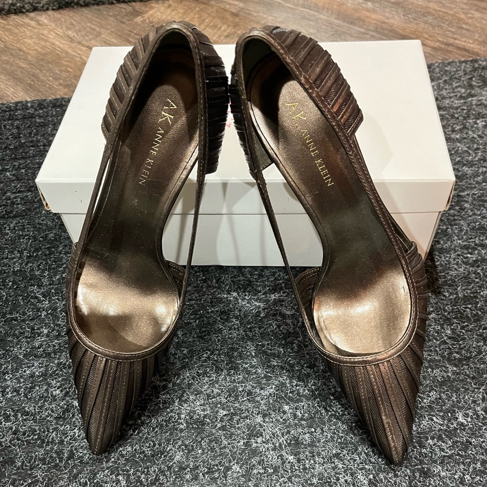 Anne Klein bronze heels. Size 7.5M
